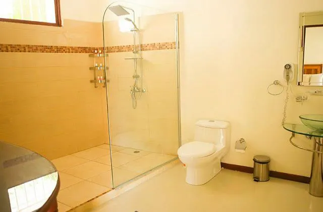 Hotel Casa Sanchez bathroom con shower